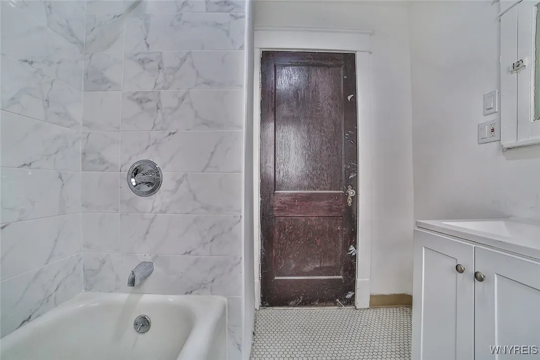47 Weston Avenue, Buffalo, New York 14215, Buffalo, New York 14215, 4 Bedrooms Bedrooms, ,2 BathroomsBathrooms,Residential,Closed,47 Weston Avenue, Buffalo, New York 14215,0,B1628680