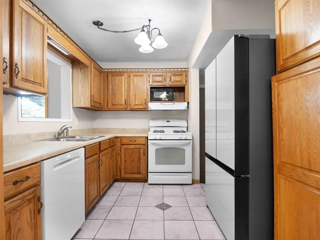 106 Astor Drive, Brighton, New York 14610, Brighton, New York 14610, 3 Bedrooms Bedrooms, 7 Rooms Rooms,1 BathroomBathrooms,Residential,Closed,106 Astor Drive, Brighton, New York 14610,0,R1628572