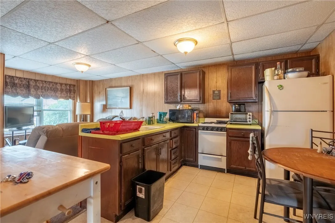 241 Willett St, Buffalo, New York 14206, Buffalo, New York 14206, 5 Bedrooms Bedrooms, ,2 BathroomsBathrooms,Residential,For Sale,241 Willett St, Buffalo, New York 14206,B1628764