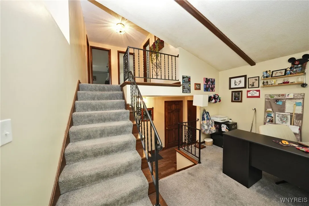 Stair that lead to 3 BR