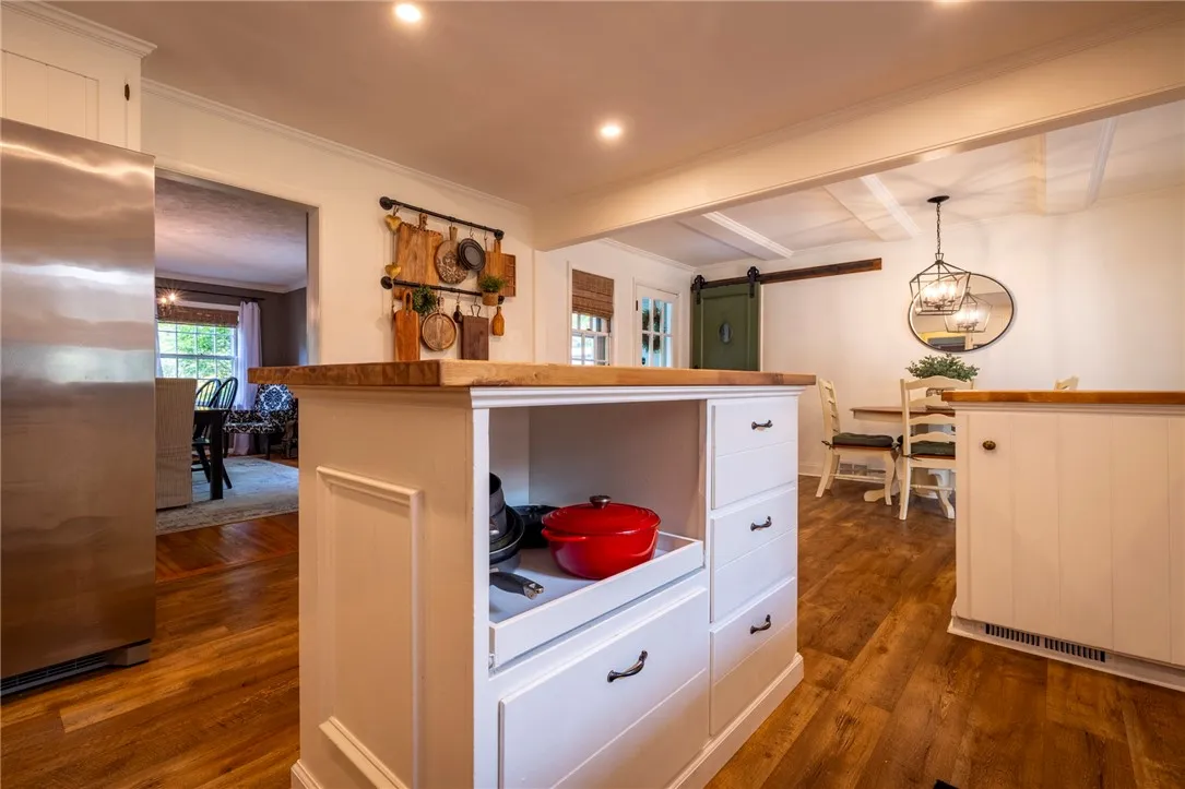 27 Shire Oaks Drive, Pittsford, New York 14534, Pittsford, New York 14534, 4 Bedrooms Bedrooms, 9 Rooms Rooms,1 BathroomBathrooms,Residential,Closed,27 Shire Oaks Drive, Pittsford, New York 14534,0,R1627996