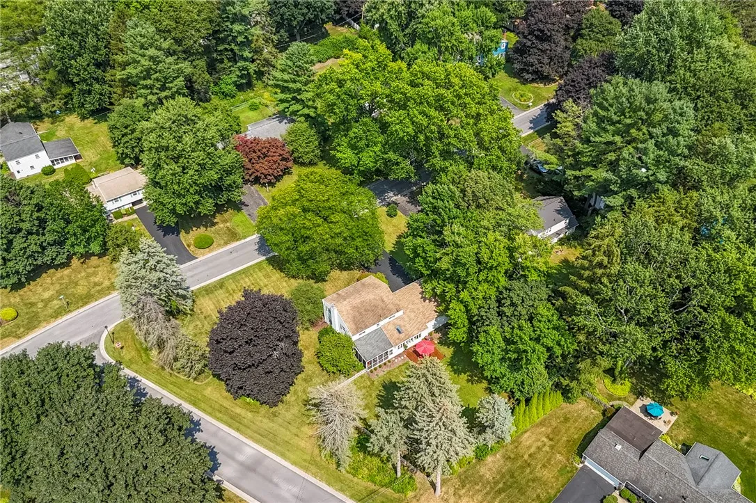 27 Shire Oaks Drive, Pittsford, New York 14534, Pittsford, New York 14534, 4 Bedrooms Bedrooms, 9 Rooms Rooms,1 BathroomBathrooms,Residential,Closed,27 Shire Oaks Drive, Pittsford, New York 14534,0,R1627996