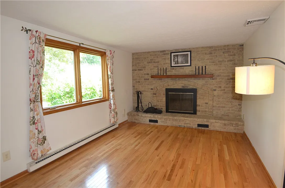 cozy family room w/ foirplace