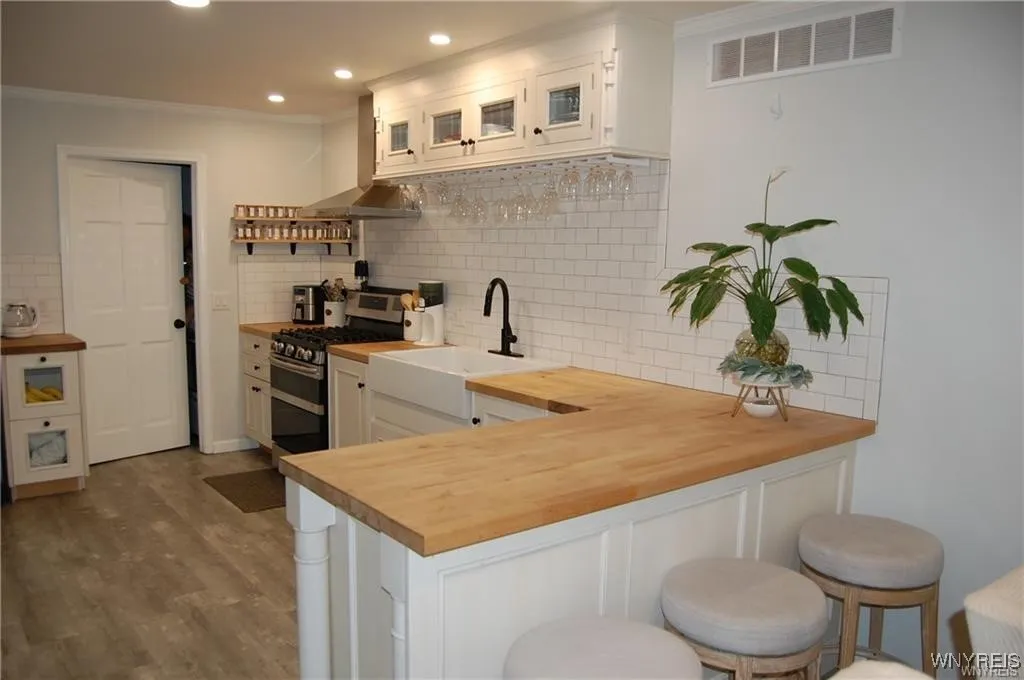 6055 Quaker Hollow Road 3, Orchard Park, New York, Orchard Park, New York 14127, 3 Bedrooms Bedrooms, 7 Rooms Rooms,2 BathroomsBathrooms,Residential,For Sale,6055 Quaker Hollow Road 3, Orchard Park, New York ,B1628998