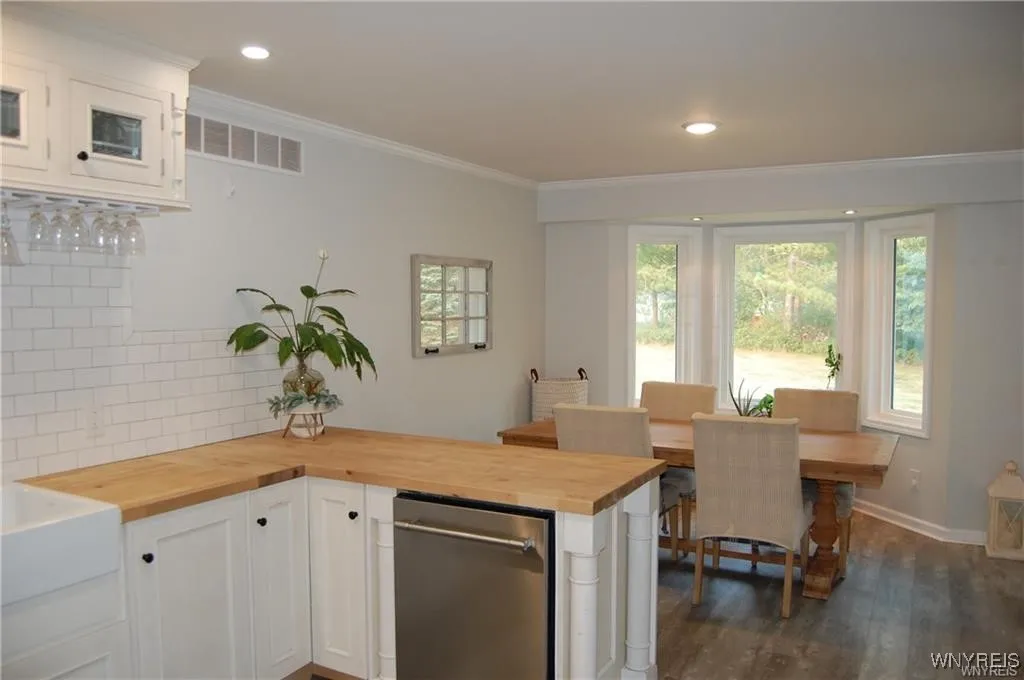 6055 Quaker Hollow Road 3, Orchard Park, New York, Orchard Park, New York 14127, 3 Bedrooms Bedrooms, 7 Rooms Rooms,2 BathroomsBathrooms,Residential,For Sale,6055 Quaker Hollow Road 3, Orchard Park, New York ,B1628998