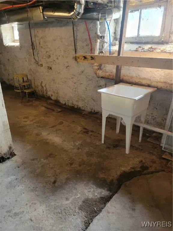 291 East East North Street Lower, Buffalo, New Yor, Buffalo, New York 14204, 2 Bedrooms Bedrooms, 6 Rooms Rooms,1 BathroomBathrooms,Residential Lease,For Rent,291 East East North Street Lower, Buffalo, New Yor,B1628982