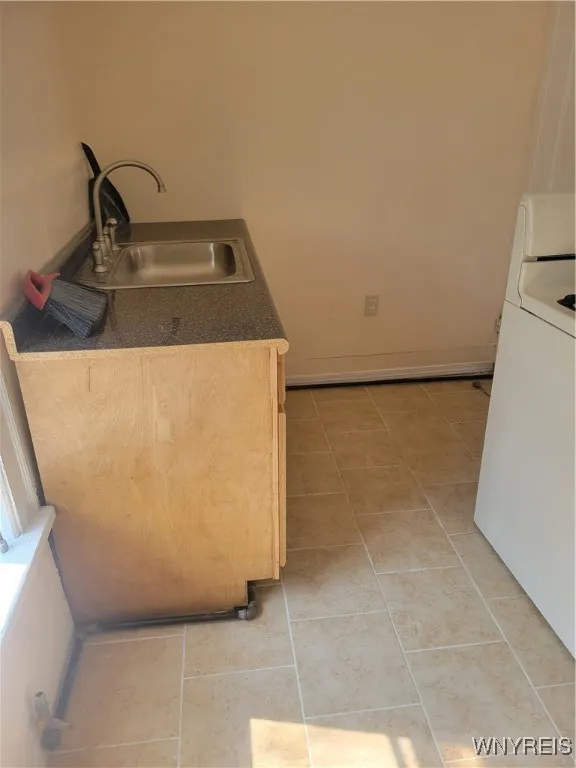 291 East East North Street Lower, Buffalo, New Yor, Buffalo, New York 14204, 2 Bedrooms Bedrooms, 6 Rooms Rooms,1 BathroomBathrooms,Residential Lease,For Rent,291 East East North Street Lower, Buffalo, New Yor,B1628982