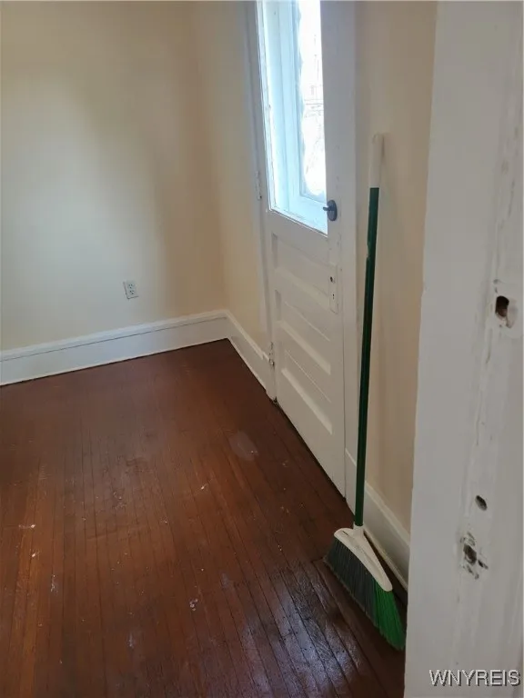 291 East East North Street Lower, Buffalo, New Yor, Buffalo, New York 14204, 2 Bedrooms Bedrooms, 6 Rooms Rooms,1 BathroomBathrooms,Residential Lease,For Rent,291 East East North Street Lower, Buffalo, New Yor,B1628982