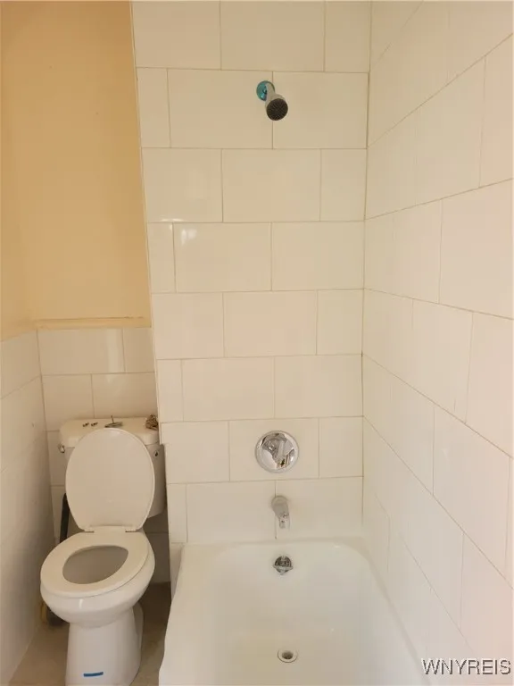 291 East East North Street Lower, Buffalo, New Yor, Buffalo, New York 14204, 2 Bedrooms Bedrooms, 6 Rooms Rooms,1 BathroomBathrooms,Residential Lease,For Rent,291 East East North Street Lower, Buffalo, New Yor,B1628982