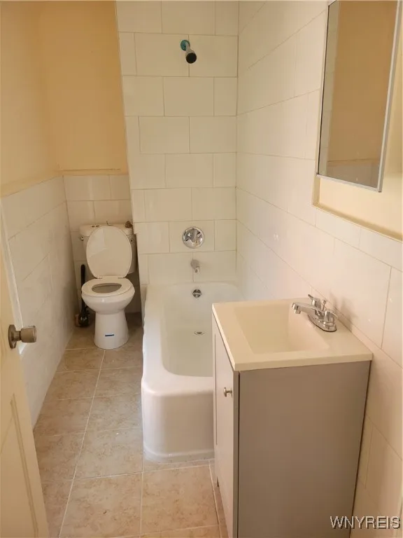 291 East East North Street Lower, Buffalo, New Yor, Buffalo, New York 14204, 2 Bedrooms Bedrooms, 6 Rooms Rooms,1 BathroomBathrooms,Residential Lease,For Rent,291 East East North Street Lower, Buffalo, New Yor,B1628982