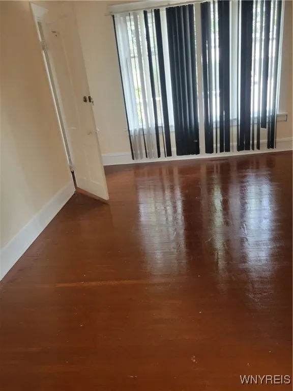 291 East East North Street Lower, Buffalo, New Yor, Buffalo, New York 14204, 2 Bedrooms Bedrooms, 6 Rooms Rooms,1 BathroomBathrooms,Residential Lease,For Rent,291 East East North Street Lower, Buffalo, New Yor,B1628982