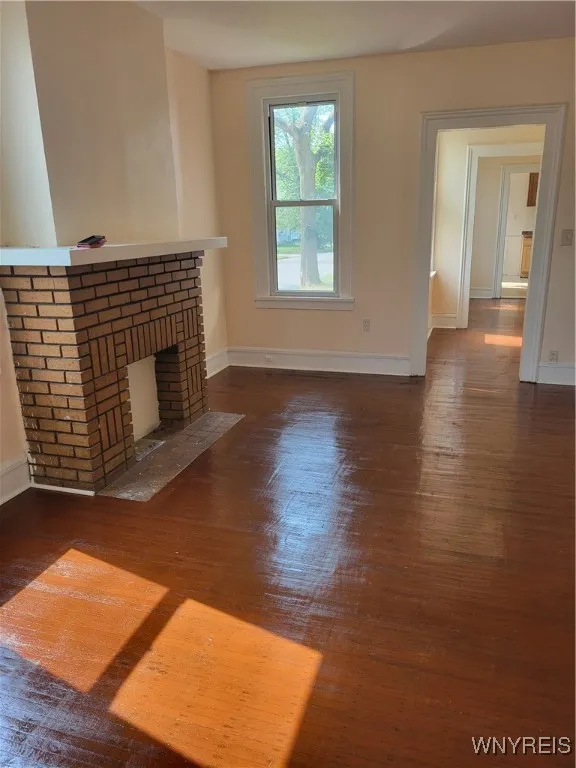 291 East East North Street Upper, Buffalo, New Yor, Buffalo, New York 14204, 2 Bedrooms Bedrooms, 6 Rooms Rooms,1 BathroomBathrooms,Residential Lease,For Rent,291 East East North Street Upper, Buffalo, New Yor,B1628983
