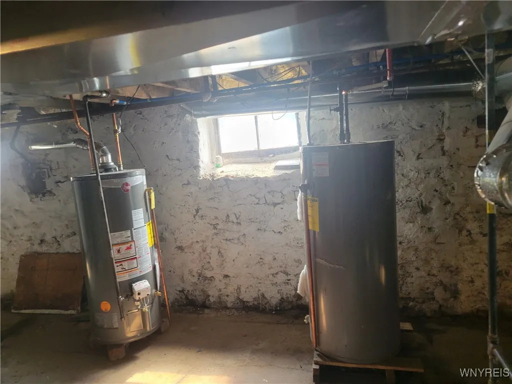 291 East East North Street Upper, Buffalo, New Yor, Buffalo, New York 14204, 2 Bedrooms Bedrooms, 6 Rooms Rooms,1 BathroomBathrooms,Residential Lease,For Rent,291 East East North Street Upper, Buffalo, New Yor,B1628983