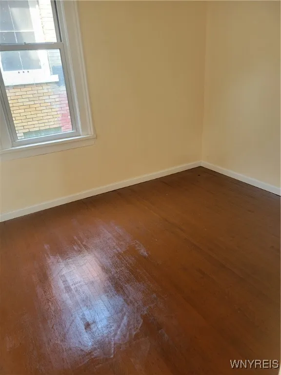 291 East East North Street Upper, Buffalo, New Yor, Buffalo, New York 14204, 2 Bedrooms Bedrooms, 6 Rooms Rooms,1 BathroomBathrooms,Residential Lease,For Rent,291 East East North Street Upper, Buffalo, New Yor,B1628983