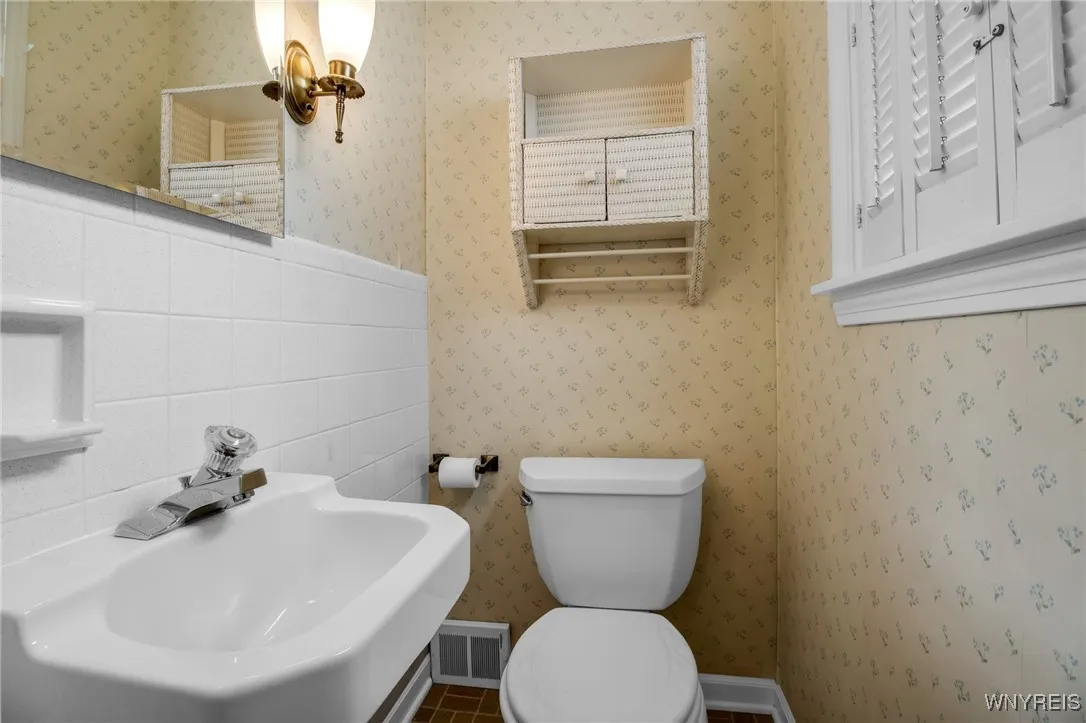 143 Ashford Avenue, Tonawanda, New York 14150, Tonawanda, New York 14150, 3 Bedrooms Bedrooms, 7 Rooms Rooms,1 BathroomBathrooms,Residential,Closed,143 Ashford Avenue, Tonawanda, New York 14150,0,B1628361