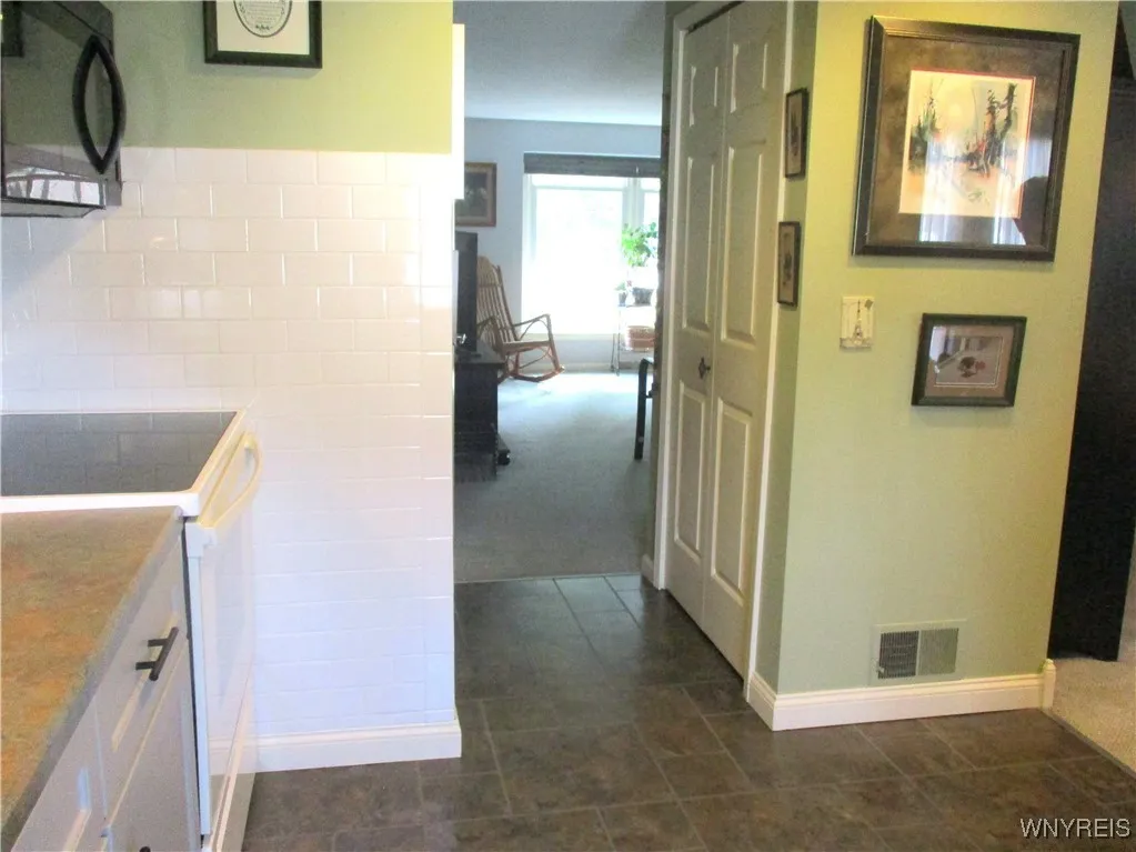 105-2 Carriage Drive 2, Orchard Park, New York 141, Orchard Park, New York 14127, 3 Bedrooms Bedrooms, 6 Rooms Rooms,1 BathroomBathrooms,Residential,For Sale,105-2 Carriage Drive 2, Orchard Park, New York 141,B1628994