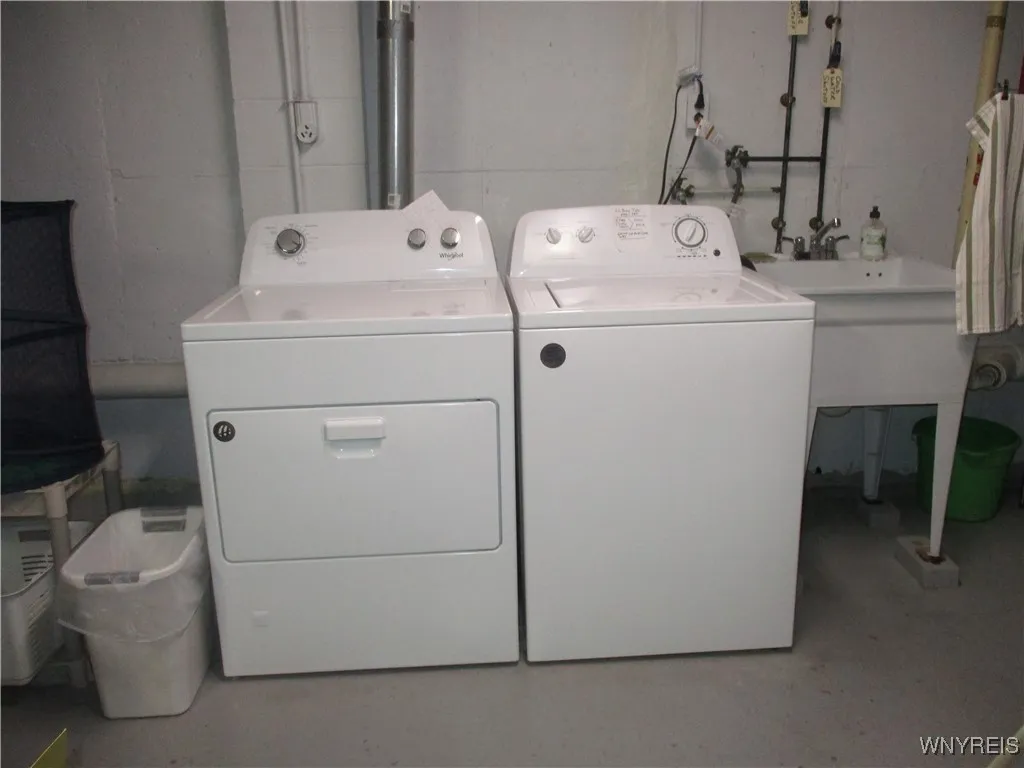 105-2 Carriage Drive 2, Orchard Park, New York 141, Orchard Park, New York 14127, 3 Bedrooms Bedrooms, 6 Rooms Rooms,1 BathroomBathrooms,Residential,For Sale,105-2 Carriage Drive 2, Orchard Park, New York 141,B1628994