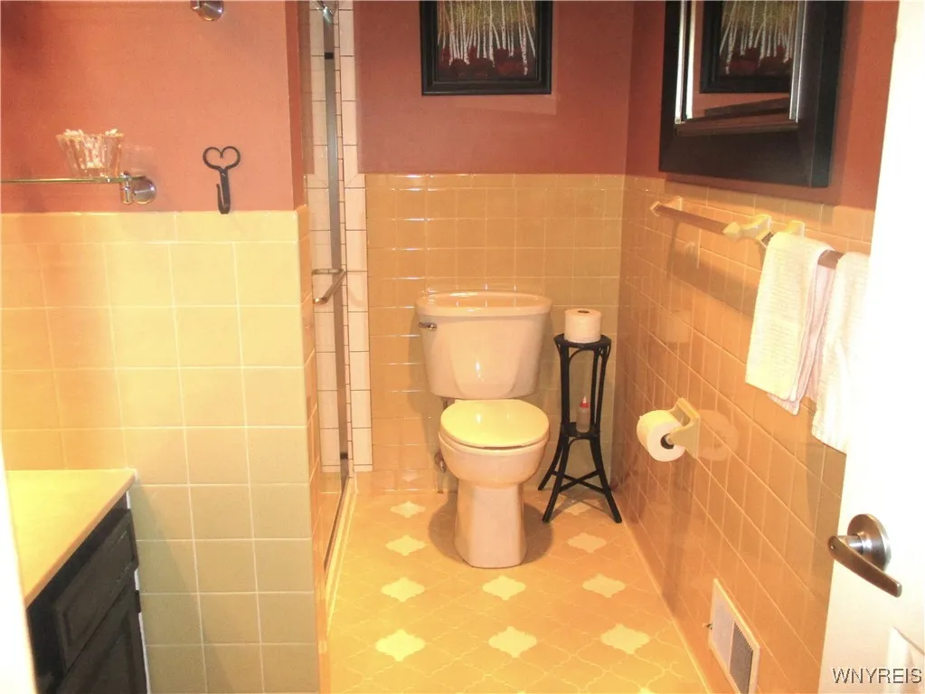 105-2 Carriage Drive 2, Orchard Park, New York 141, Orchard Park, New York 14127, 3 Bedrooms Bedrooms, 6 Rooms Rooms,1 BathroomBathrooms,Residential,For Sale,105-2 Carriage Drive 2, Orchard Park, New York 141,B1628994