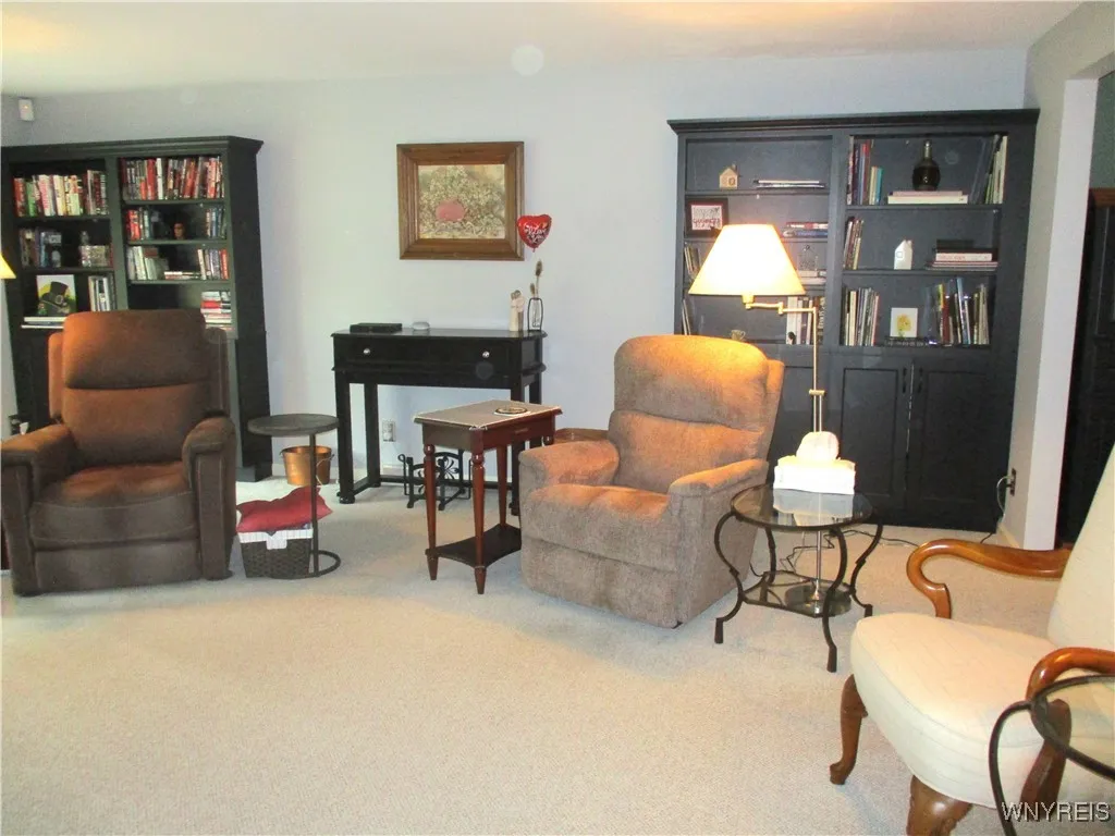 105-2 Carriage Drive 2, Orchard Park, New York 141, Orchard Park, New York 14127, 3 Bedrooms Bedrooms, 6 Rooms Rooms,1 BathroomBathrooms,Residential,For Sale,105-2 Carriage Drive 2, Orchard Park, New York 141,B1628994