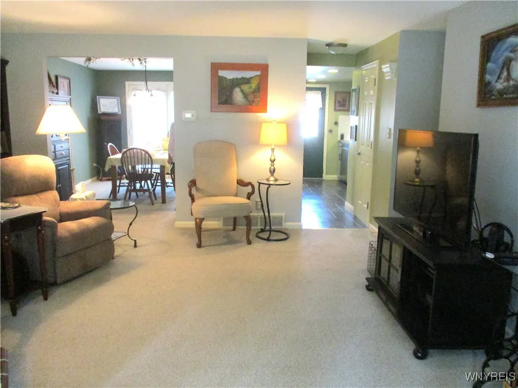 105-2 Carriage Drive 2, Orchard Park, New York 141, Orchard Park, New York 14127, 3 Bedrooms Bedrooms, 6 Rooms Rooms,1 BathroomBathrooms,Residential,For Sale,105-2 Carriage Drive 2, Orchard Park, New York 141,B1628994