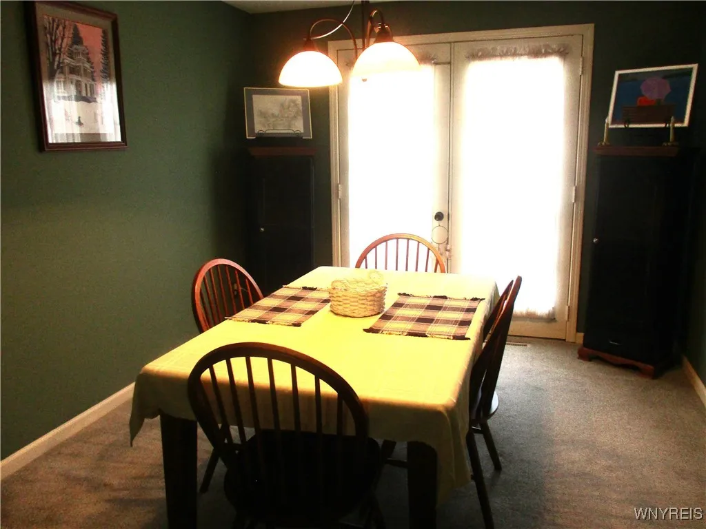 105-2 Carriage Drive 2, Orchard Park, New York 141, Orchard Park, New York 14127, 3 Bedrooms Bedrooms, 6 Rooms Rooms,1 BathroomBathrooms,Residential,For Sale,105-2 Carriage Drive 2, Orchard Park, New York 141,B1628994