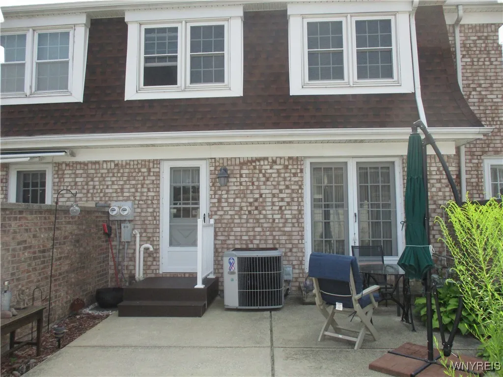 105-2 Carriage Drive 2, Orchard Park, New York 141, Orchard Park, New York 14127, 3 Bedrooms Bedrooms, 6 Rooms Rooms,1 BathroomBathrooms,Residential,For Sale,105-2 Carriage Drive 2, Orchard Park, New York 141,B1628994