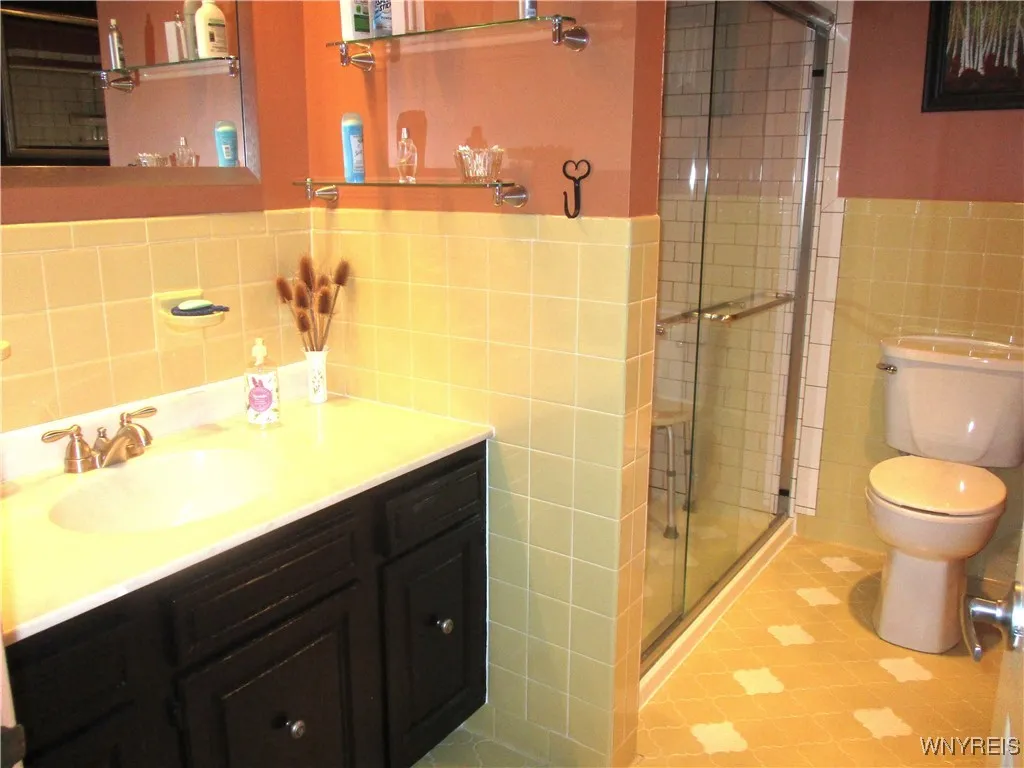 105-2 Carriage Drive 2, Orchard Park, New York 141, Orchard Park, New York 14127, 3 Bedrooms Bedrooms, 6 Rooms Rooms,1 BathroomBathrooms,Residential,For Sale,105-2 Carriage Drive 2, Orchard Park, New York 141,B1628994