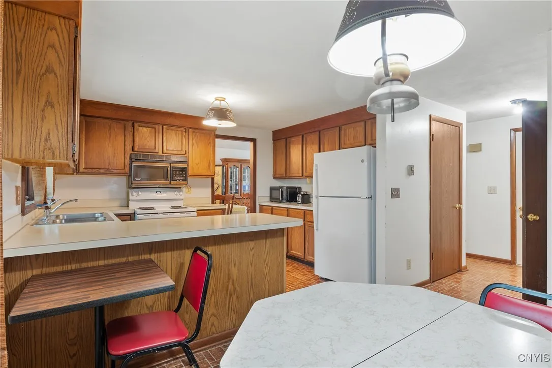 4270 Persimmon, Clay, New York 13090, Clay, New York 13090, 4 Bedrooms Bedrooms, 9 Rooms Rooms,2 BathroomsBathrooms,Residential,Closed,4270 Persimmon, Clay, New York 13090,0,S1626913