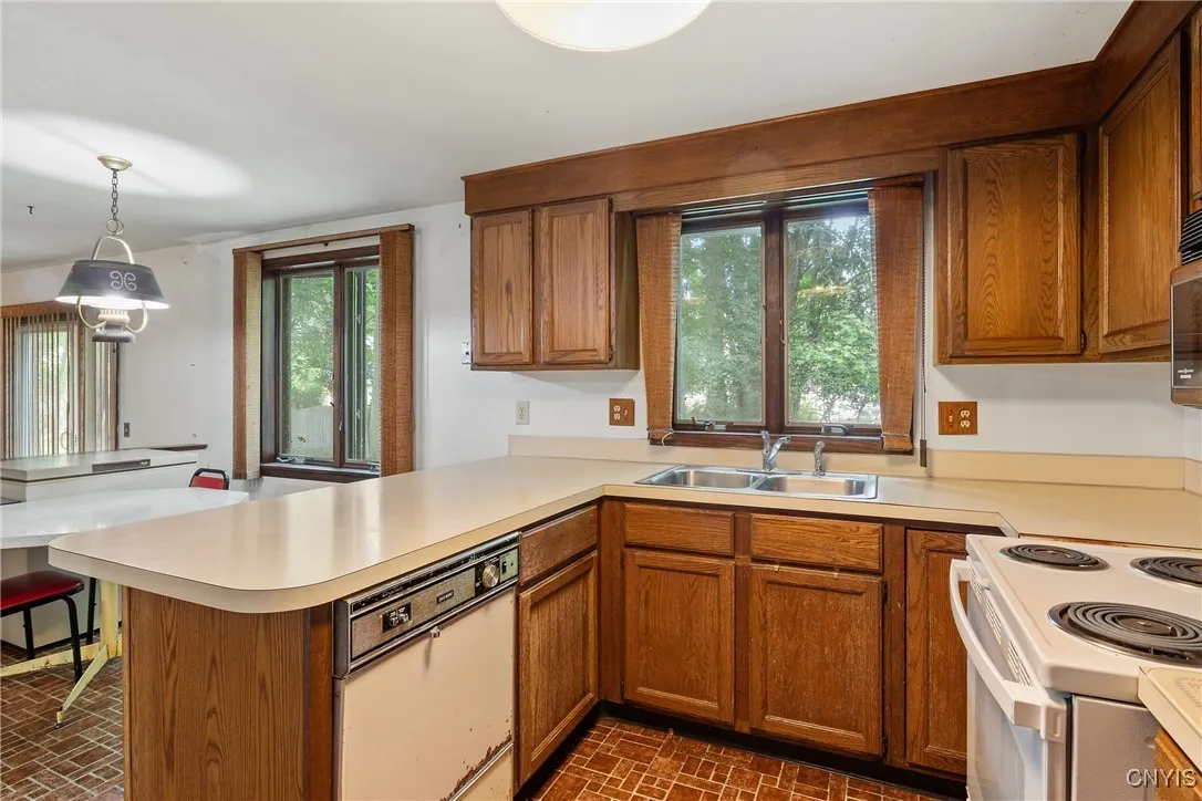 4270 Persimmon, Clay, New York 13090, Clay, New York 13090, 4 Bedrooms Bedrooms, 9 Rooms Rooms,2 BathroomsBathrooms,Residential,Closed,4270 Persimmon, Clay, New York 13090,0,S1626913