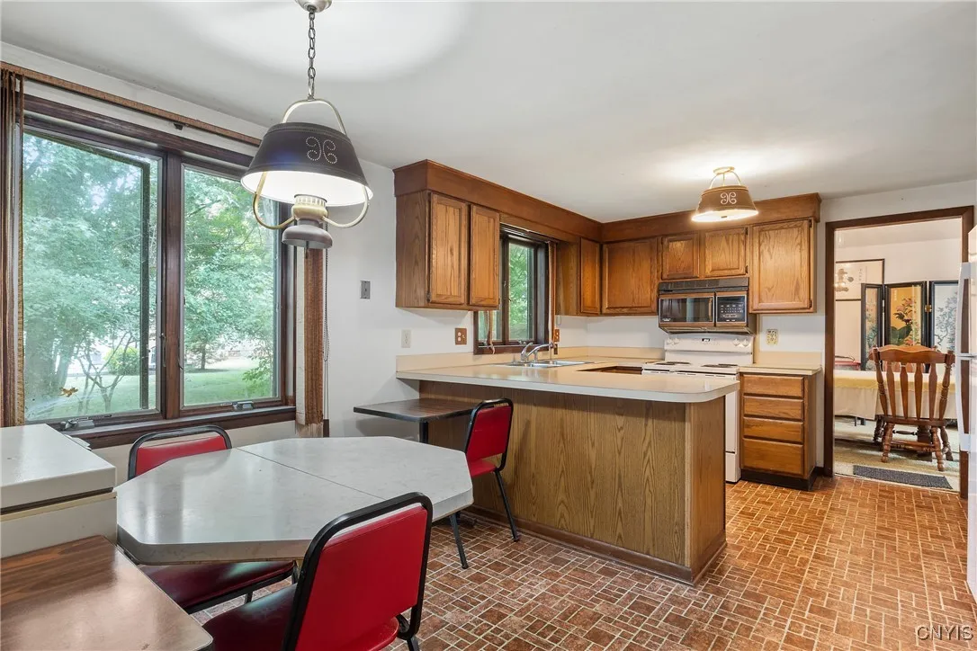 4270 Persimmon, Clay, New York 13090, Clay, New York 13090, 4 Bedrooms Bedrooms, 9 Rooms Rooms,2 BathroomsBathrooms,Residential,Closed,4270 Persimmon, Clay, New York 13090,0,S1626913