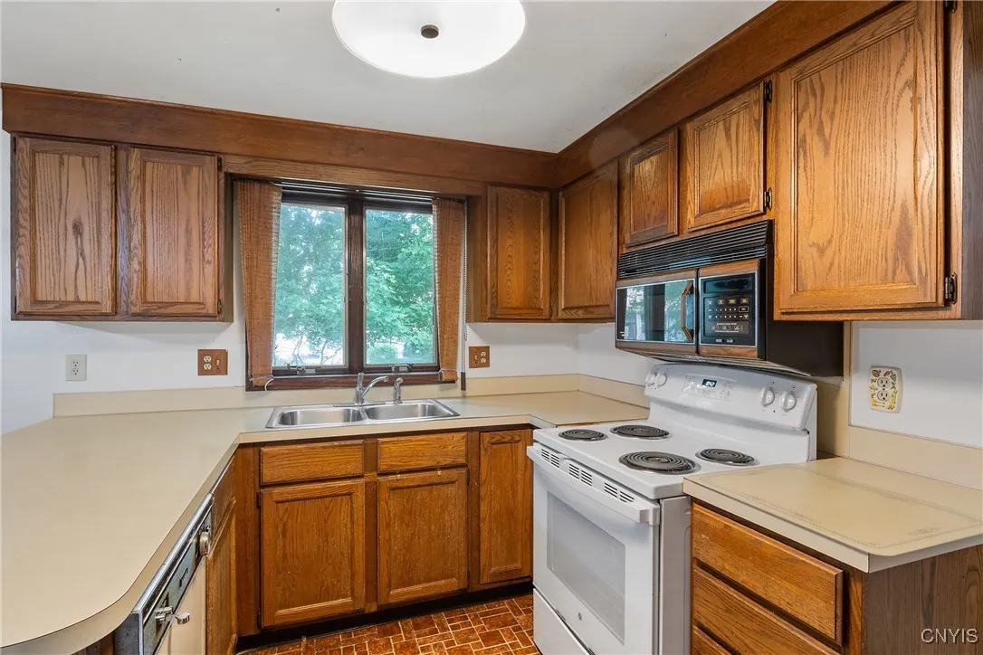 4270 Persimmon, Clay, New York 13090, Clay, New York 13090, 4 Bedrooms Bedrooms, 9 Rooms Rooms,2 BathroomsBathrooms,Residential,Closed,4270 Persimmon, Clay, New York 13090,0,S1626913