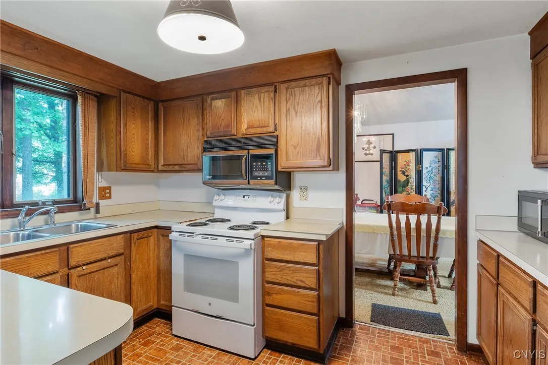 4270 Persimmon, Clay, New York 13090, Clay, New York 13090, 4 Bedrooms Bedrooms, 9 Rooms Rooms,2 BathroomsBathrooms,Residential,Closed,4270 Persimmon, Clay, New York 13090,0,S1626913
