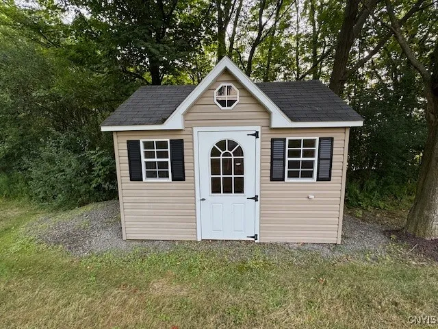 Storage shed stays
