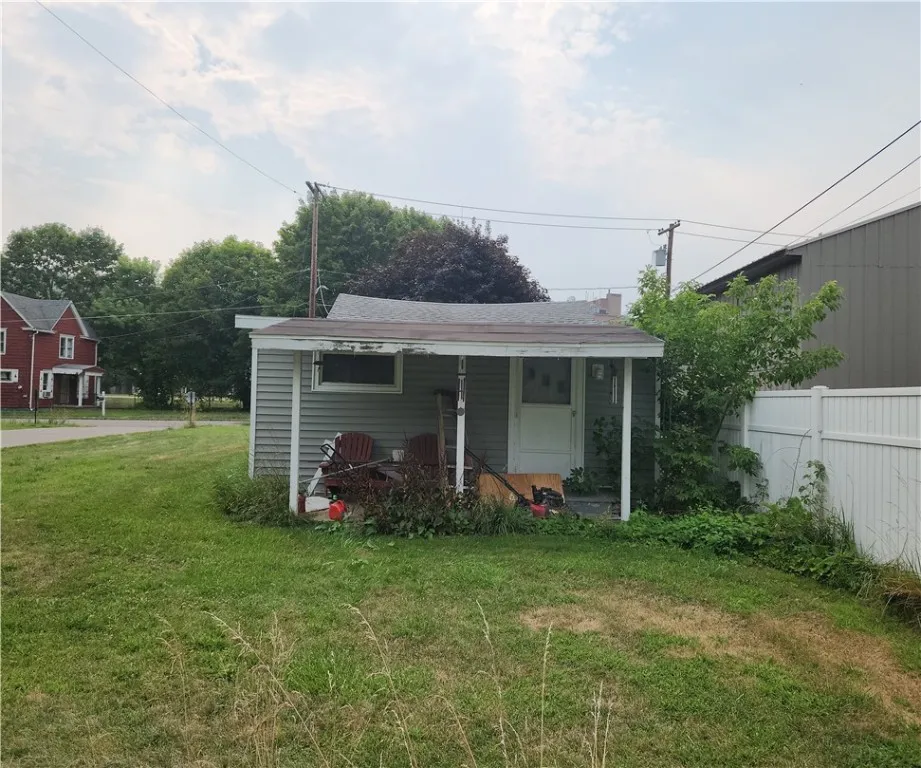 422 Monroe Avenue, Hornell, New York 14843, Hornell, New York 14843, 2 Bedrooms Bedrooms, 5 Rooms Rooms,1 BathroomBathrooms,Residential,Closed,422 Monroe Avenue, Hornell, New York 14843,0,R1629013
