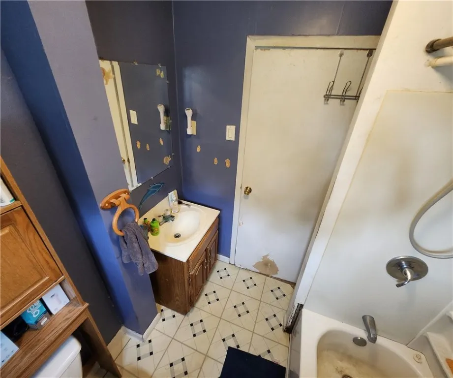 422 Monroe Avenue, Hornell, New York 14843, Hornell, New York 14843, 2 Bedrooms Bedrooms, 5 Rooms Rooms,1 BathroomBathrooms,Residential,Closed,422 Monroe Avenue, Hornell, New York 14843,0,R1629013
