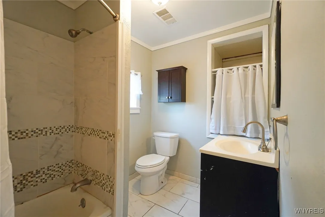 46 Orchard Avenue, Evans, New York 14006, Evans, New York 14006, 8 Bedrooms Bedrooms, ,3 BathroomsBathrooms,Residential,Closed,46 Orchard Avenue, Evans, New York 14006,0,B1628288
