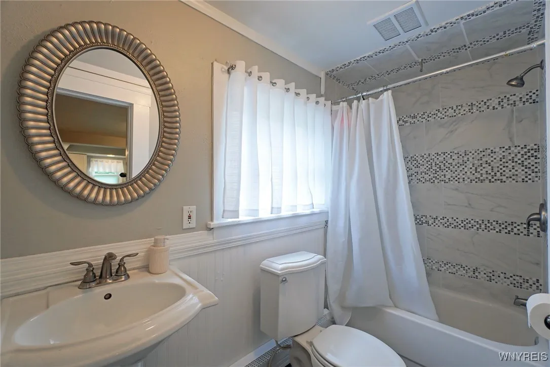 46 Orchard Avenue, Evans, New York 14006, Evans, New York 14006, 8 Bedrooms Bedrooms, ,3 BathroomsBathrooms,Residential,Closed,46 Orchard Avenue, Evans, New York 14006,0,B1628288