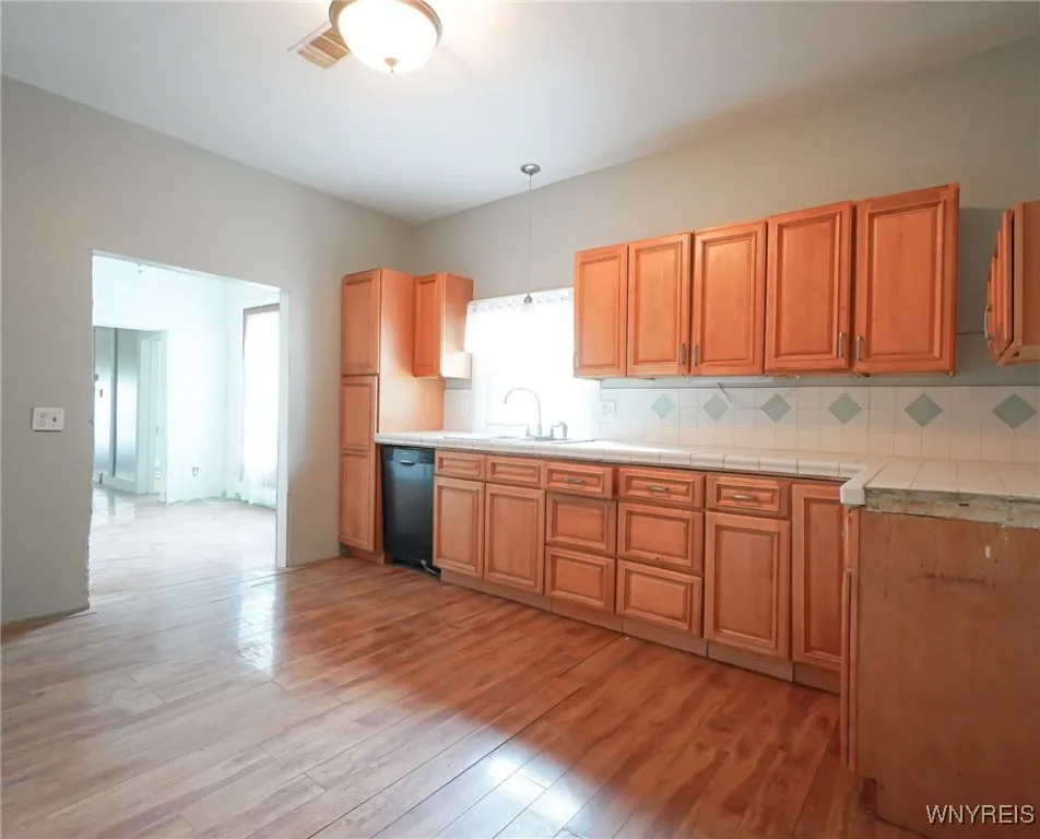 46 Orchard Avenue, Evans, New York 14006, Evans, New York 14006, 8 Bedrooms Bedrooms, ,3 BathroomsBathrooms,Residential,Closed,46 Orchard Avenue, Evans, New York 14006,0,B1628288