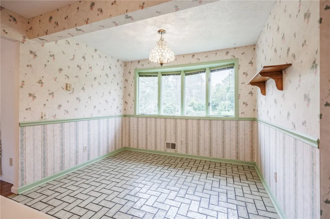 1673 Salt Road, Penfield, New York 14526, Penfield, New York 14526, 5 Bedrooms Bedrooms, 9 Rooms Rooms,2 BathroomsBathrooms,Residential,Closed,1673 Salt Road, Penfield, New York 14526,0,R1628366