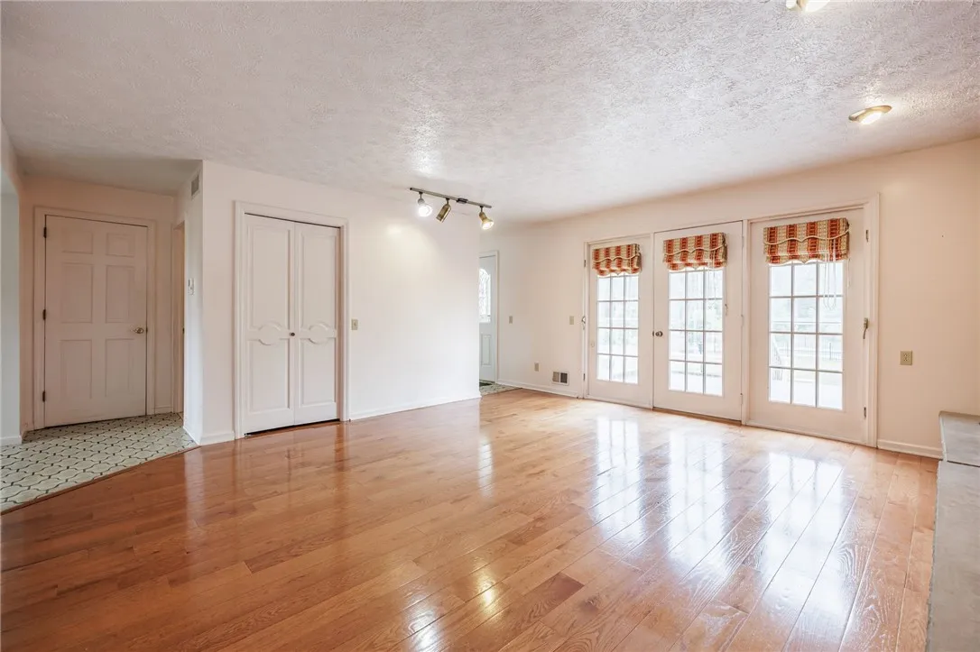 1673 Salt Road, Penfield, New York 14526, Penfield, New York 14526, 5 Bedrooms Bedrooms, 9 Rooms Rooms,2 BathroomsBathrooms,Residential,Closed,1673 Salt Road, Penfield, New York 14526,0,R1628366