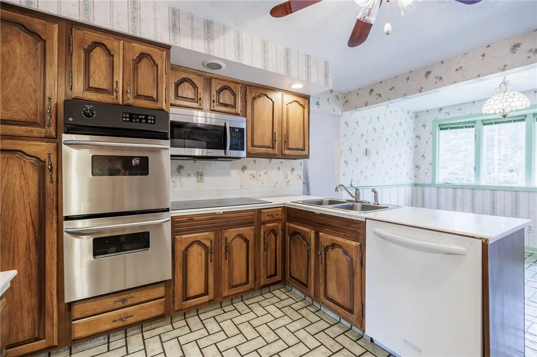 1673 Salt Road, Penfield, New York 14526, Penfield, New York 14526, 5 Bedrooms Bedrooms, 9 Rooms Rooms,2 BathroomsBathrooms,Residential,Closed,1673 Salt Road, Penfield, New York 14526,0,R1628366