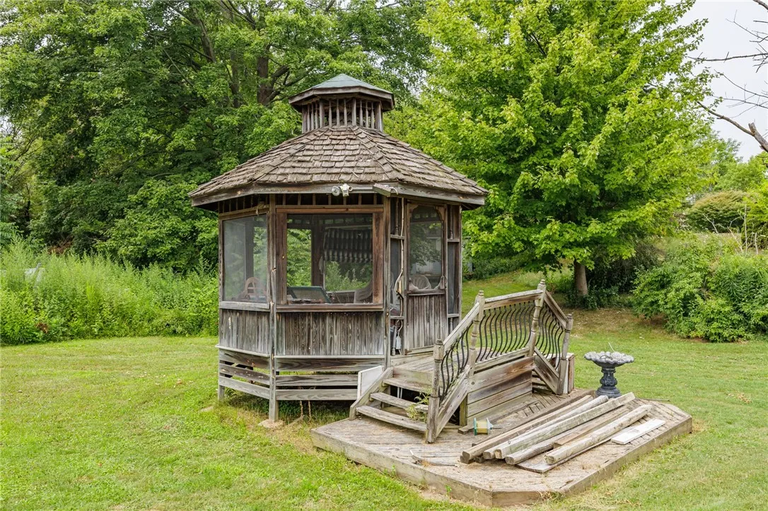 1673 Salt Road, Penfield, New York 14526, Penfield, New York 14526, 5 Bedrooms Bedrooms, 9 Rooms Rooms,2 BathroomsBathrooms,Residential,Closed,1673 Salt Road, Penfield, New York 14526,0,R1628366