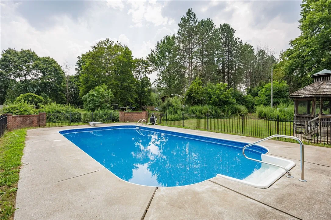 1673 Salt Road, Penfield, New York 14526, Penfield, New York 14526, 5 Bedrooms Bedrooms, 9 Rooms Rooms,2 BathroomsBathrooms,Residential,Closed,1673 Salt Road, Penfield, New York 14526,0,R1628366