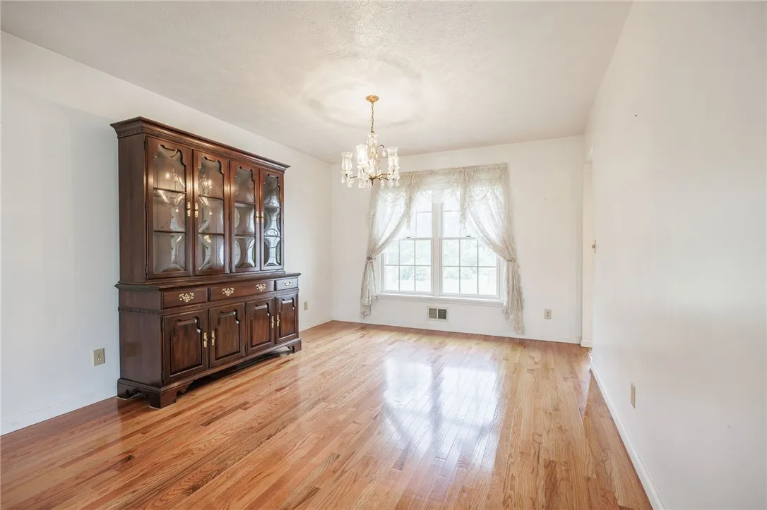 1673 Salt Road, Penfield, New York 14526, Penfield, New York 14526, 5 Bedrooms Bedrooms, 9 Rooms Rooms,2 BathroomsBathrooms,Residential,Closed,1673 Salt Road, Penfield, New York 14526,0,R1628366