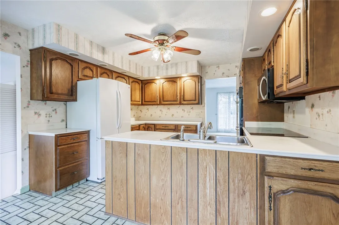 1673 Salt Road, Penfield, New York 14526, Penfield, New York 14526, 5 Bedrooms Bedrooms, 9 Rooms Rooms,2 BathroomsBathrooms,Residential,Closed,1673 Salt Road, Penfield, New York 14526,0,R1628366