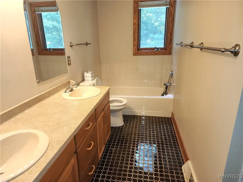 36 Braunview Way, Orchard Park, New York 14127, Orchard Park, New York 14127, 4 Bedrooms Bedrooms, 9 Rooms Rooms,2 BathroomsBathrooms,Residential Lease,For Rent,36 Braunview Way, Orchard Park, New York 14127,B1620777