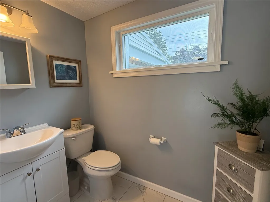 24 Oak Street, Geneva City, New York 14456, Geneva City, New York 14456, 3 Bedrooms Bedrooms, ,1 BathroomBathrooms,Residential,Closed,24 Oak Street, Geneva City, New York 14456,0,R1628821