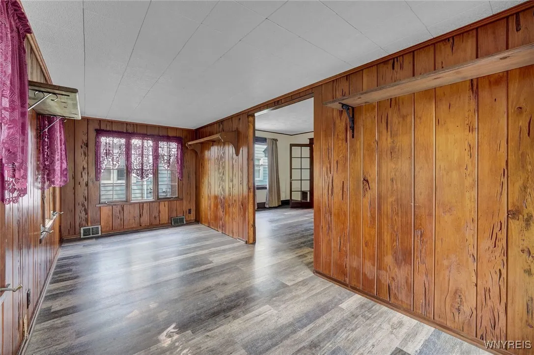 228 South Forest Road, Amherst, New York 14221, Amherst, New York 14221, 3 Bedrooms Bedrooms, 11 Rooms Rooms,1 BathroomBathrooms,Residential,For Sale,228 South Forest Road, Amherst, New York 14221,B1628464