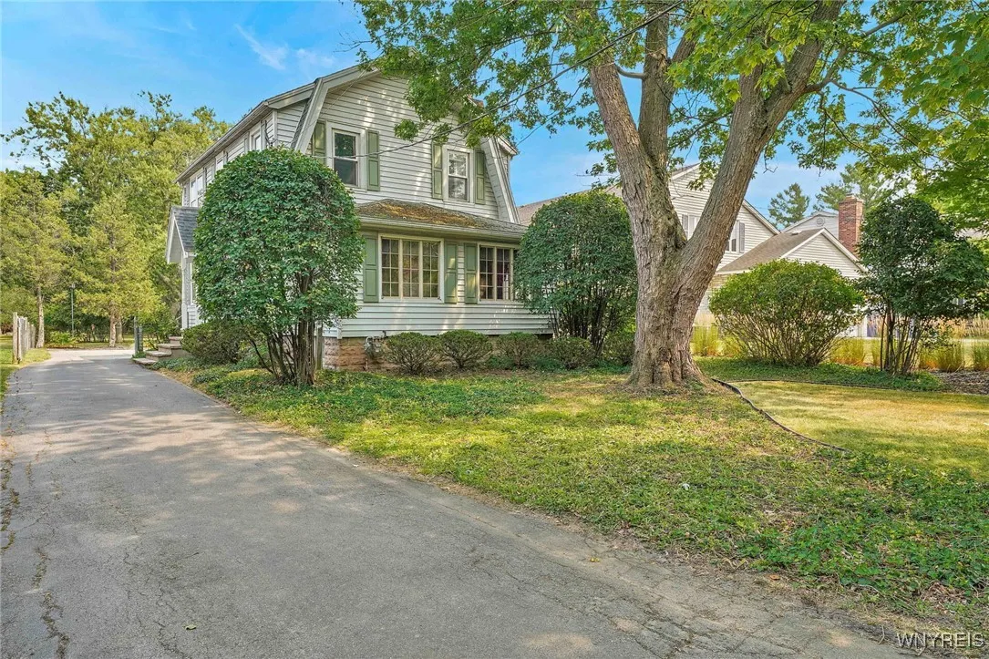 228 South Forest Road, Amherst, New York 14221, Amherst, New York 14221, 3 Bedrooms Bedrooms, 11 Rooms Rooms,1 BathroomBathrooms,Residential,For Sale,228 South Forest Road, Amherst, New York 14221,B1628464