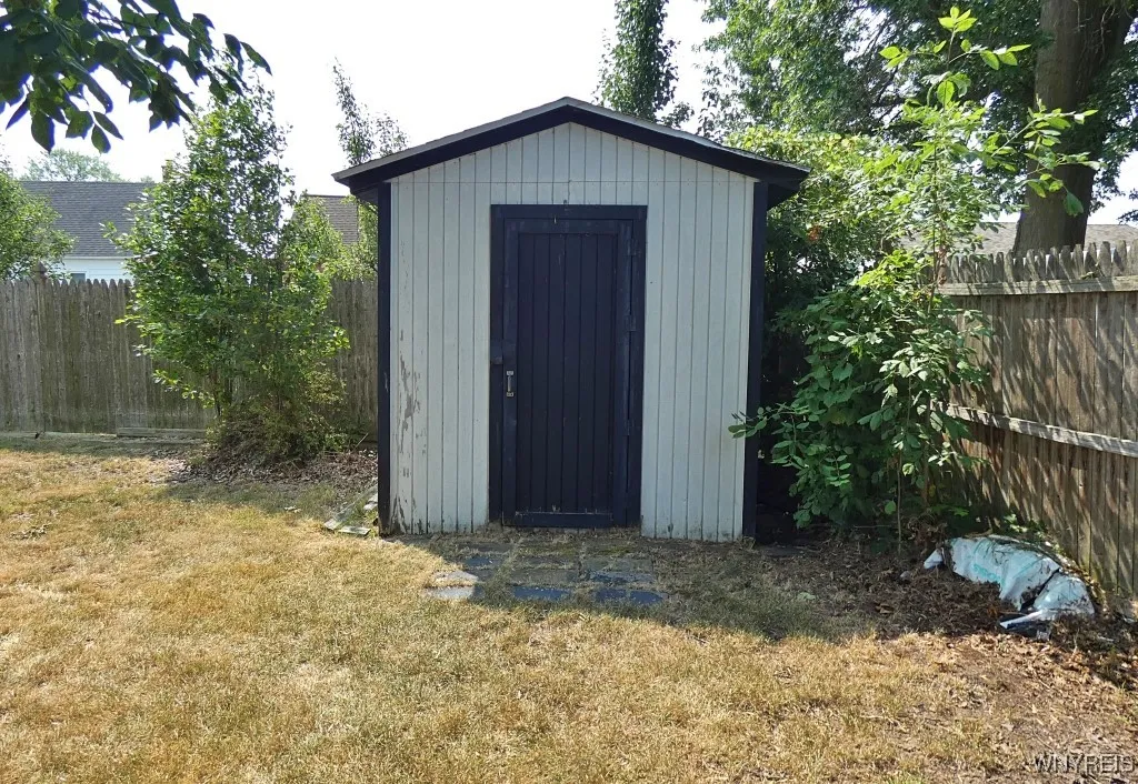 9321 Saint Johns Parkway, Niagara Falls, New York, Niagara Falls, New York 14304, 3 Bedrooms Bedrooms, 5 Rooms Rooms,1 BathroomBathrooms,Residential,Closed,9321 Saint Johns Parkway, Niagara Falls, New York ,0,B1628868